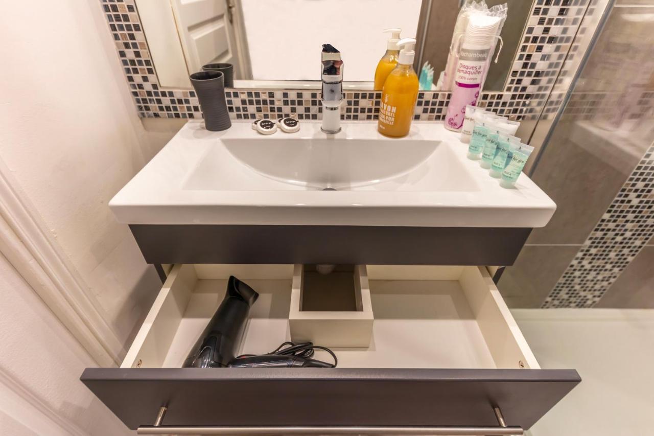 Enjoy The Traditional Parisian Life Apartment Екстериор снимка